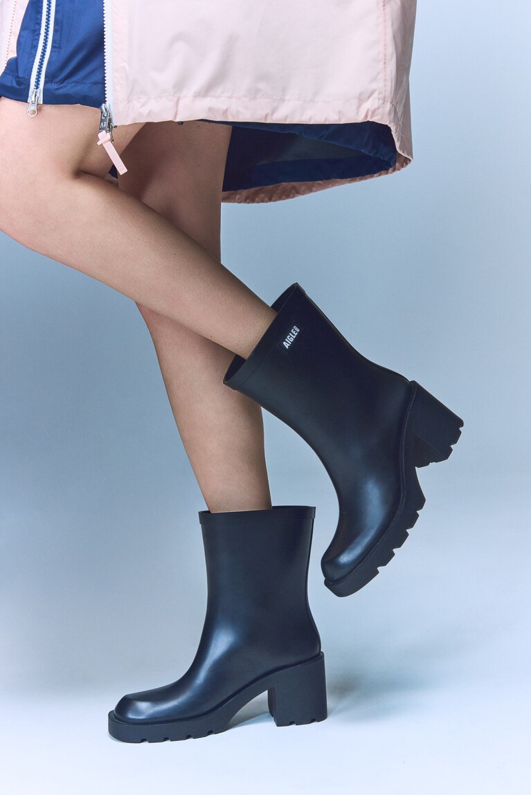 初登場となるハイヒールラバーブーツ。コーデの主役にもなる新作ブーツで雨の日にお出かけしてみては。