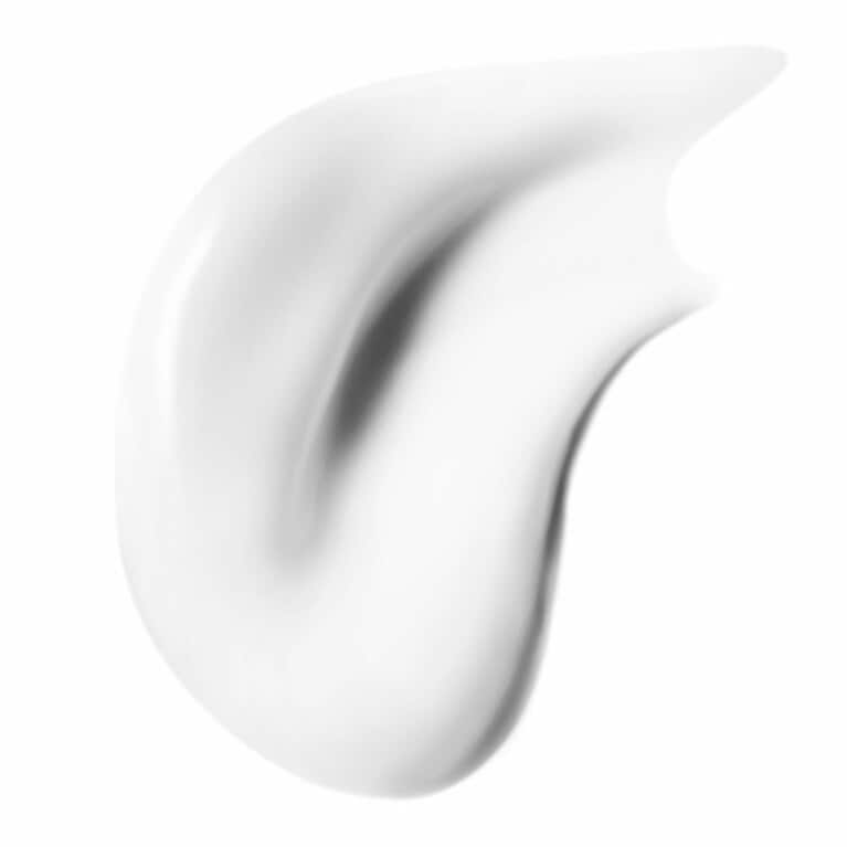 ふわっと柔らかく、あっという間に広がって肌のキメにしっかりなじむ秀逸テクスチャー。