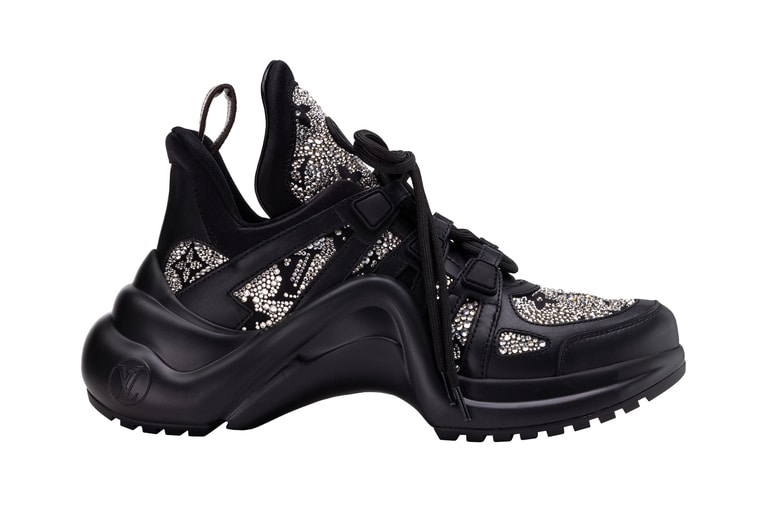 LV ARCHLIGHT SNEAKER 441,100円 （予定価格）　ヒール：2cm　※国内では松屋銀座店限定