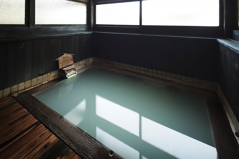 深山荘 高見屋［山形／蔵王温泉］長寿の湯 温泉浴場。