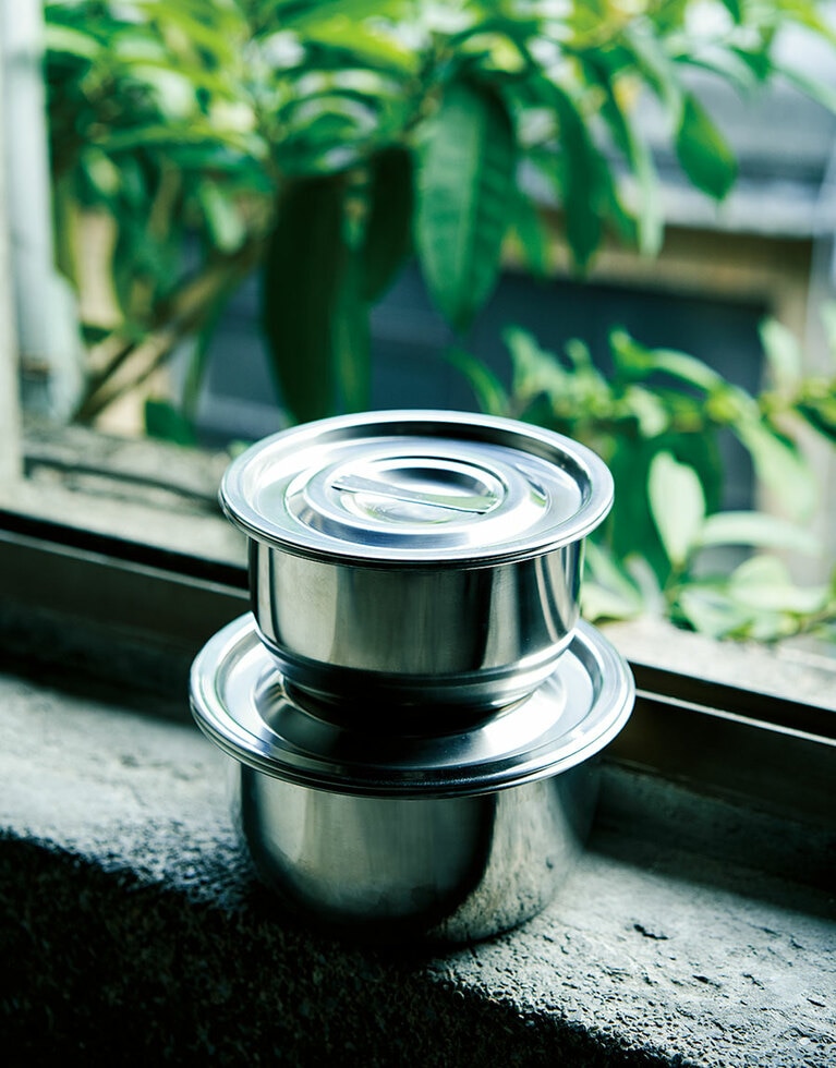 ステンレス調理鍋(蓋付き) 下から：340元 φ16×H9㎝、250元 φ14×H8㎝