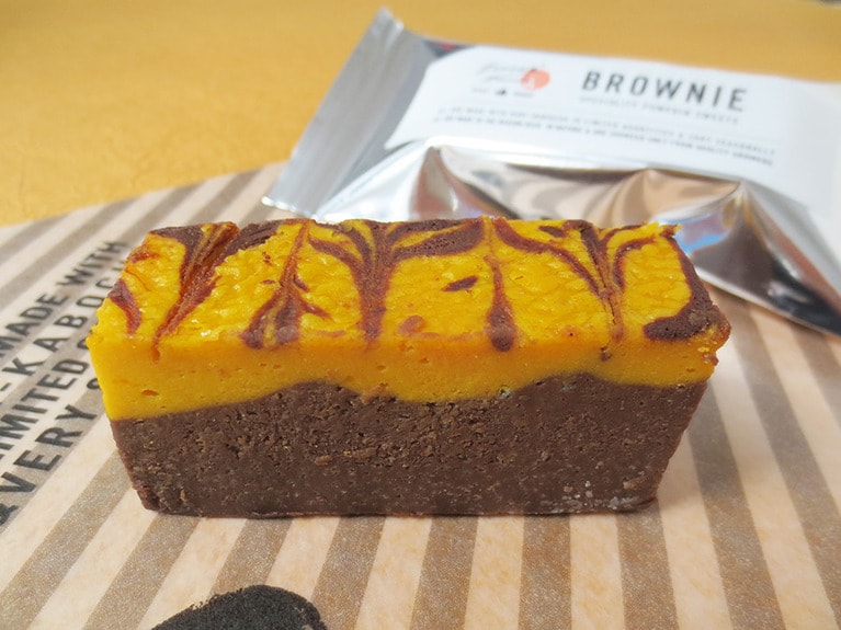 「栗マロンかぼちゃの生チョコブラウニー」1個320円。