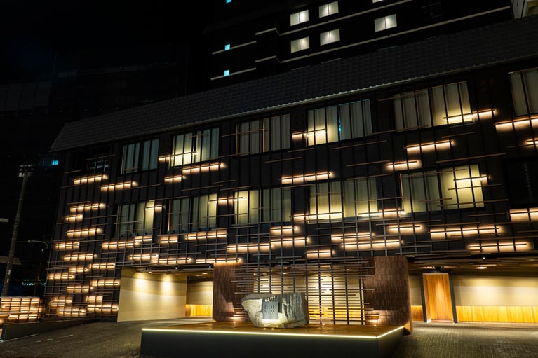 ホテル外観。「BOUROU LAKE TOYA」は、北海道内を中心に国内21の旅館とホテルを展開する「野口観光」の22館目の館としてオープンした。