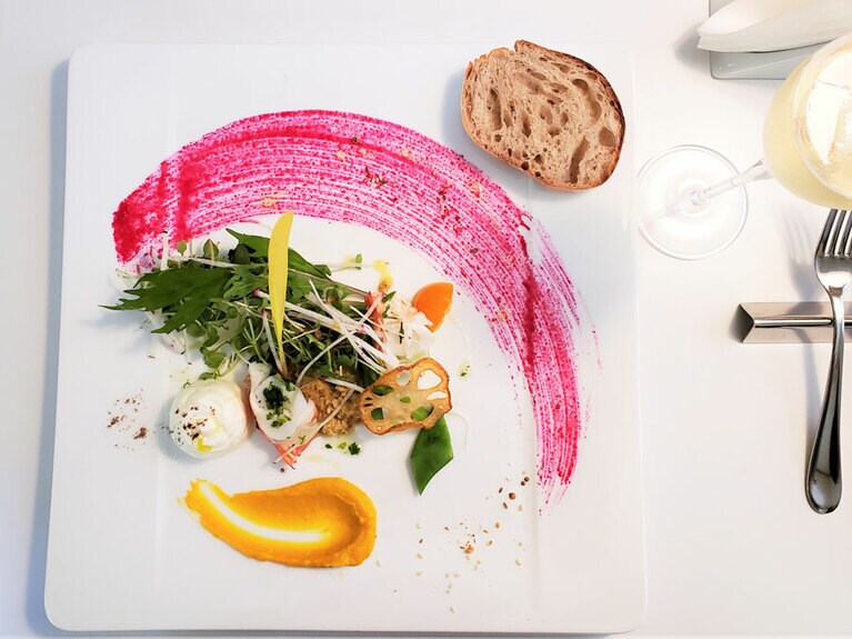 「forest inn BORN」より、大分県佐伯産の伊勢海老のサラダ仕立て。