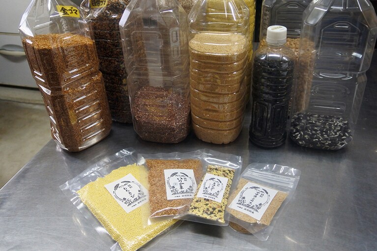 波照間のお土産として人気の、雑穀。もちむぎ180グラム500円(島の売店にて)。