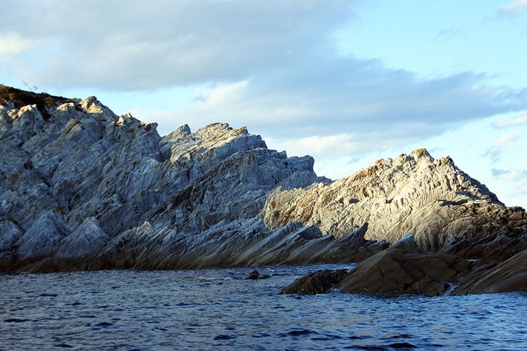 ギザギザと尖った「剣の山」。