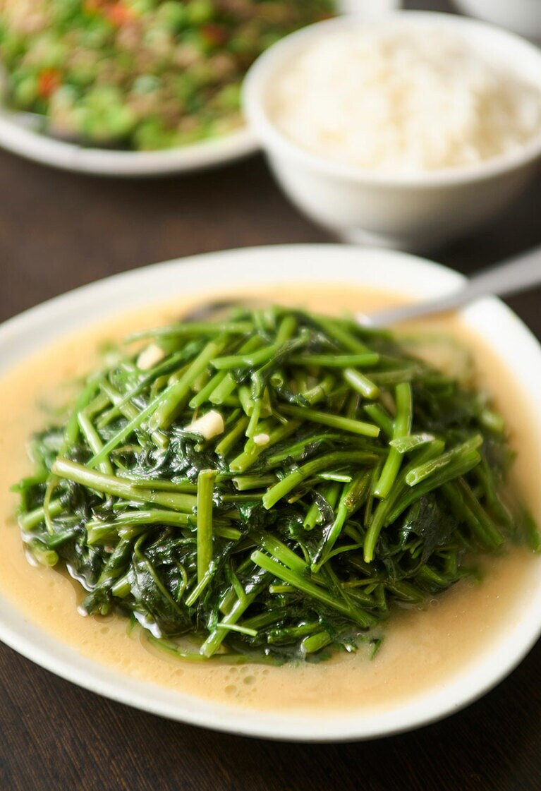 空芯菜の炒めもの200元。