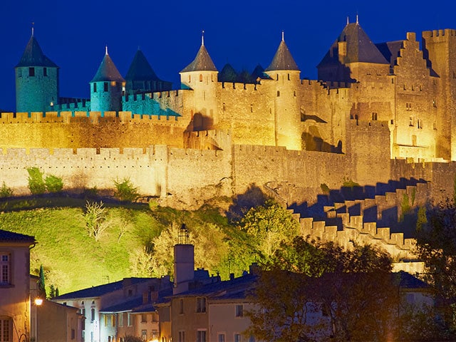 【在庫超特価】カルカソンヌの城塞 フランス 夜景 風景写真 世界遺産 額縁付A3 自然、風景