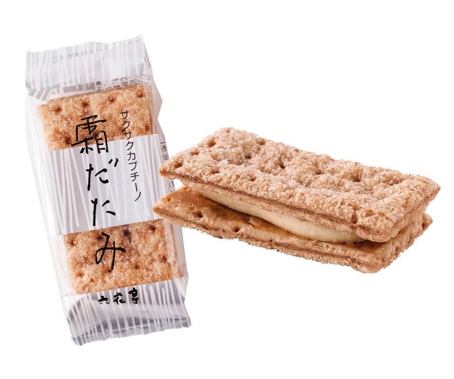 チョコレート味のパイとモカホワイトチョコクリームを合わせた大人の味。「霜だたみ」4個入 560円／六花亭