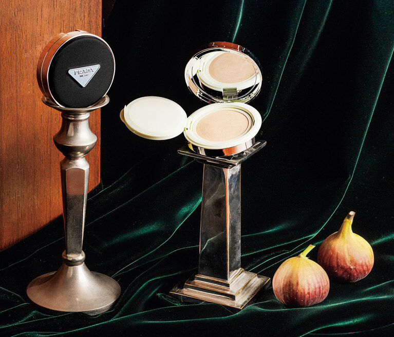 プラダ メッシュ クッション 全4色 11,330円／プラダ ビューティ