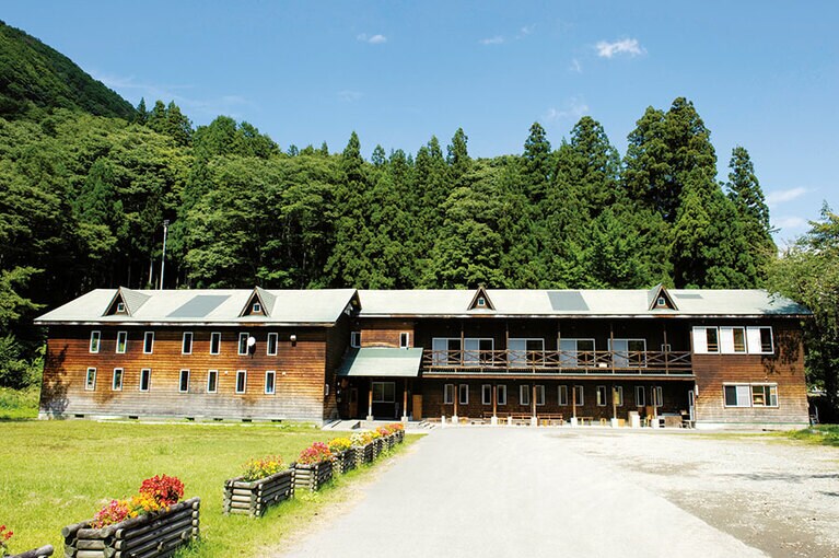 108年の歴史を刻み廃校となった小学校を改装。©Hiroshi Noguchi