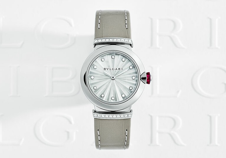 「ルチェア インタルシオ」ステンレススティールｘダイヤモンドｘマザー オブ パール 470,000円。