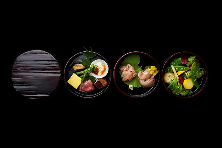 「島茂屋 Shimamo-ya」の部屋食用にアレンジされた新郷土料理。