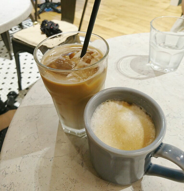 2階のカフェスペースがなごむ～。
