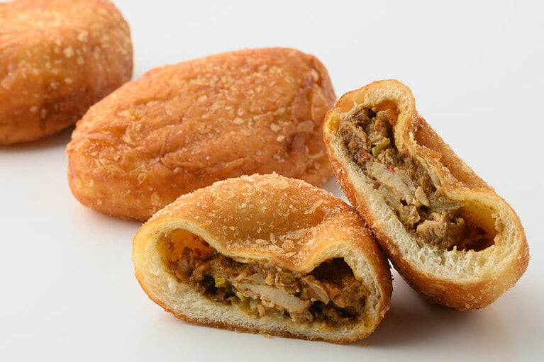けいちゃんカレーパン 1個 280円／うずらベーカリー
