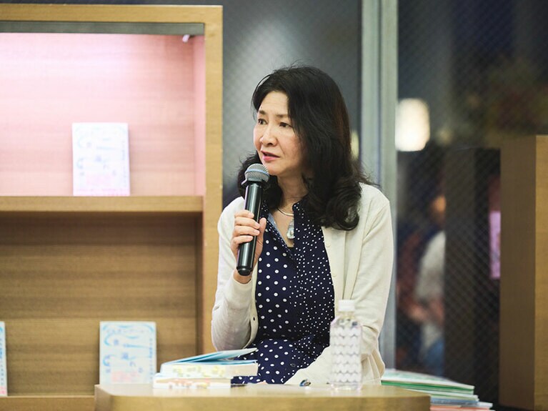 翻訳家・斎藤真理子さん。