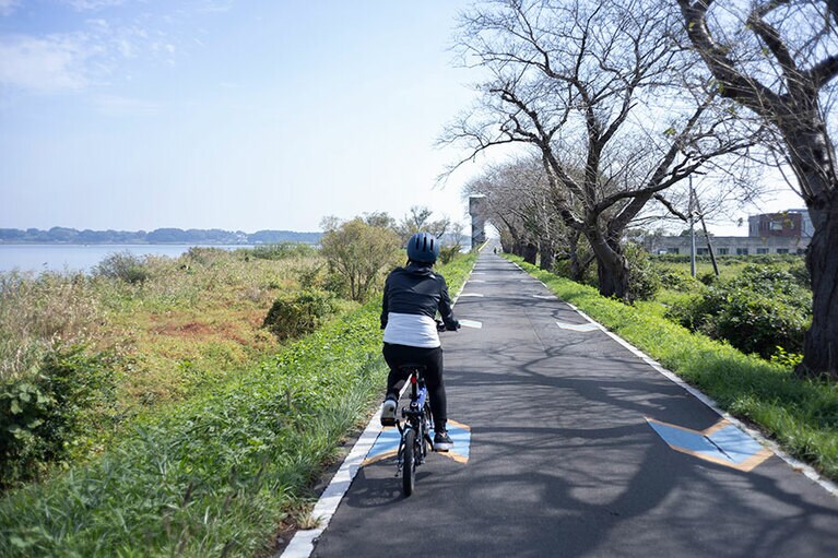 春には桜の名所となる桜川沿いから、徐々に視界が開けて霞ヶ浦へ。