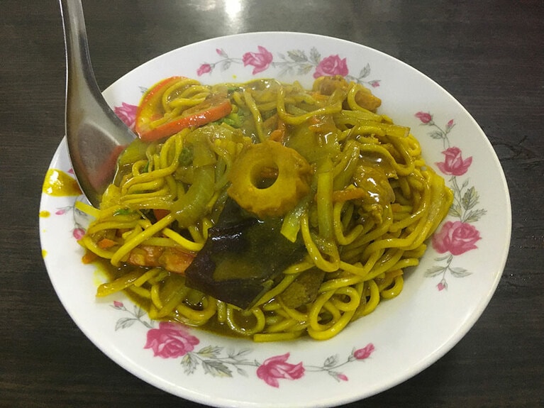 五目の概念をちょっと覆すような具材の数々。一見バラバラなようで味はまとまっている。