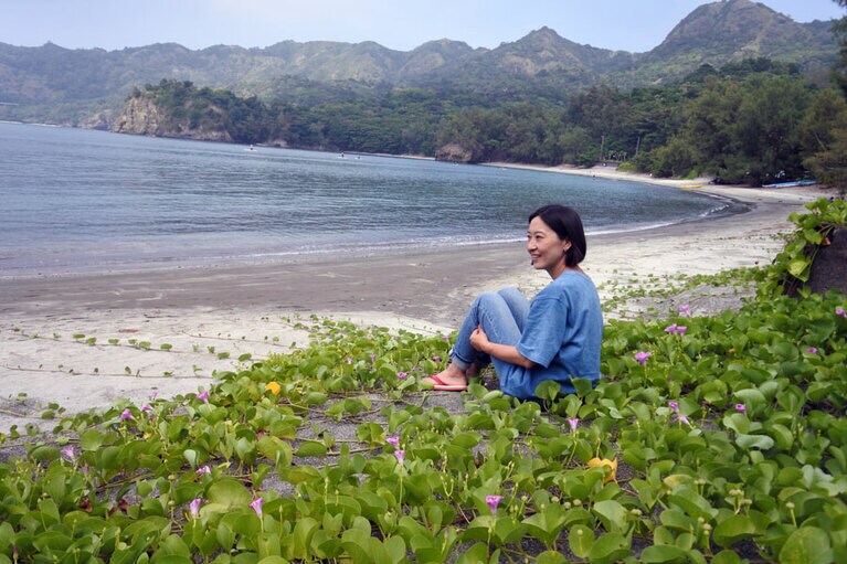 リフレッシュ休暇で訪れた小笠原で、人生が変わった陽子さん。作り手として表現し、今後はコネクターとして小笠原のアーティストを紹介してもいきたい、と。