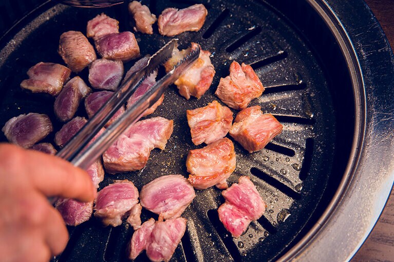  熟成国産モクサル 1人前150g 14,000ウォン。モクサルは脂の少ない首肉。