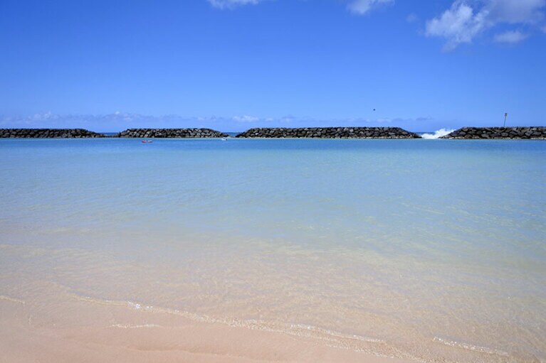 防波堤があるので、海はいつも穏やか。