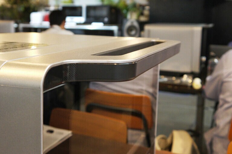 従来モデルよりハンドルが目立たなくなり、どの角度から見てもスッキリとしたデザイン。