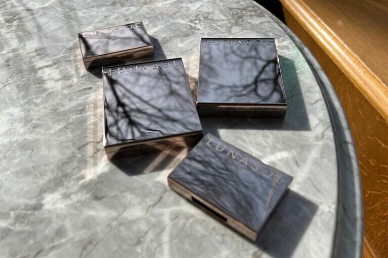 ルナソルの春の新作アイテムから、ルナソル アイカラーレーション、ルナソル カラーリングシアーチークス(グロウ)を一足お先にお試ししました！