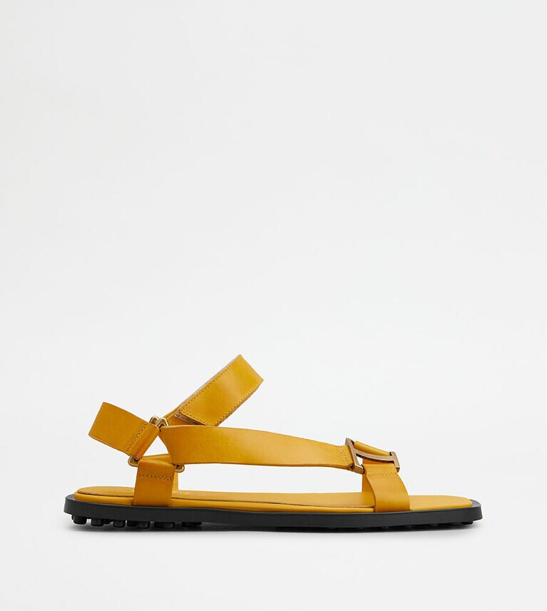 「トッズ T タイムレス サンダル」各86,900円(税込)全2色 TOD’S TERRAZZA限定