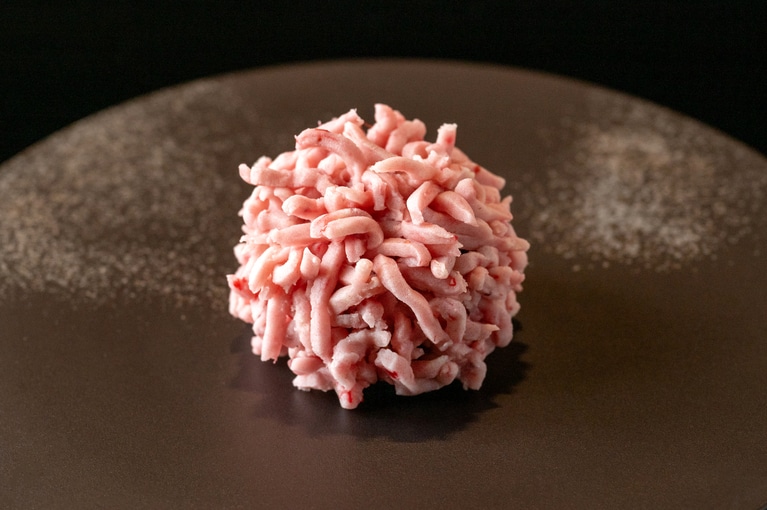 きんとん製「馨（かおる）」。3月下旬までの限定。飲み物付き2,090円。