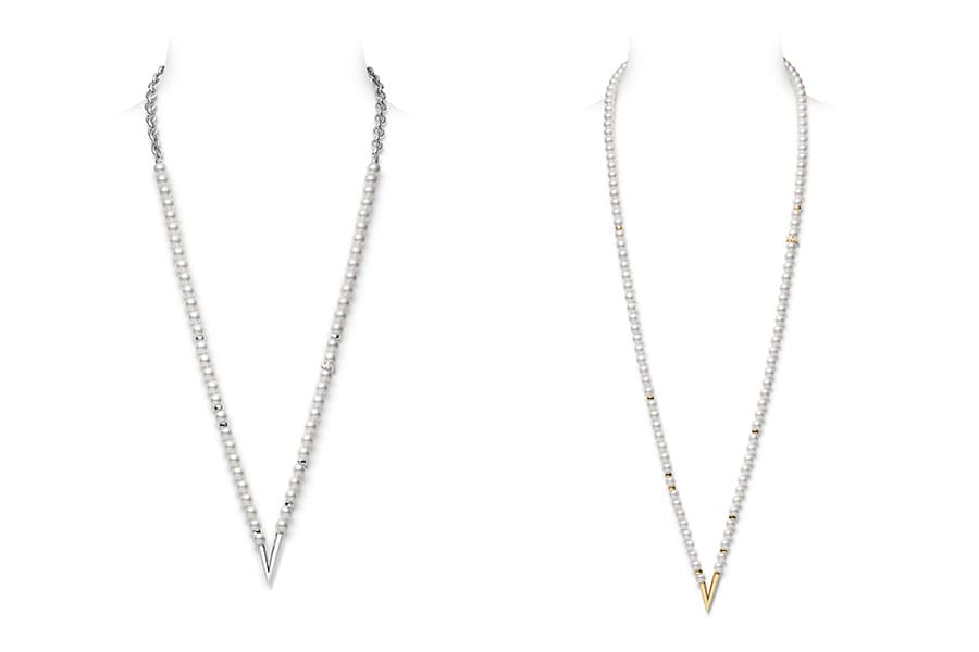左)「ネックレス」、アコヤ真珠、SIL製、全長約70cm 550,000円。右)「ネックレス」アコヤ真珠、YGK製、全長約90cm 1,012,000円。
