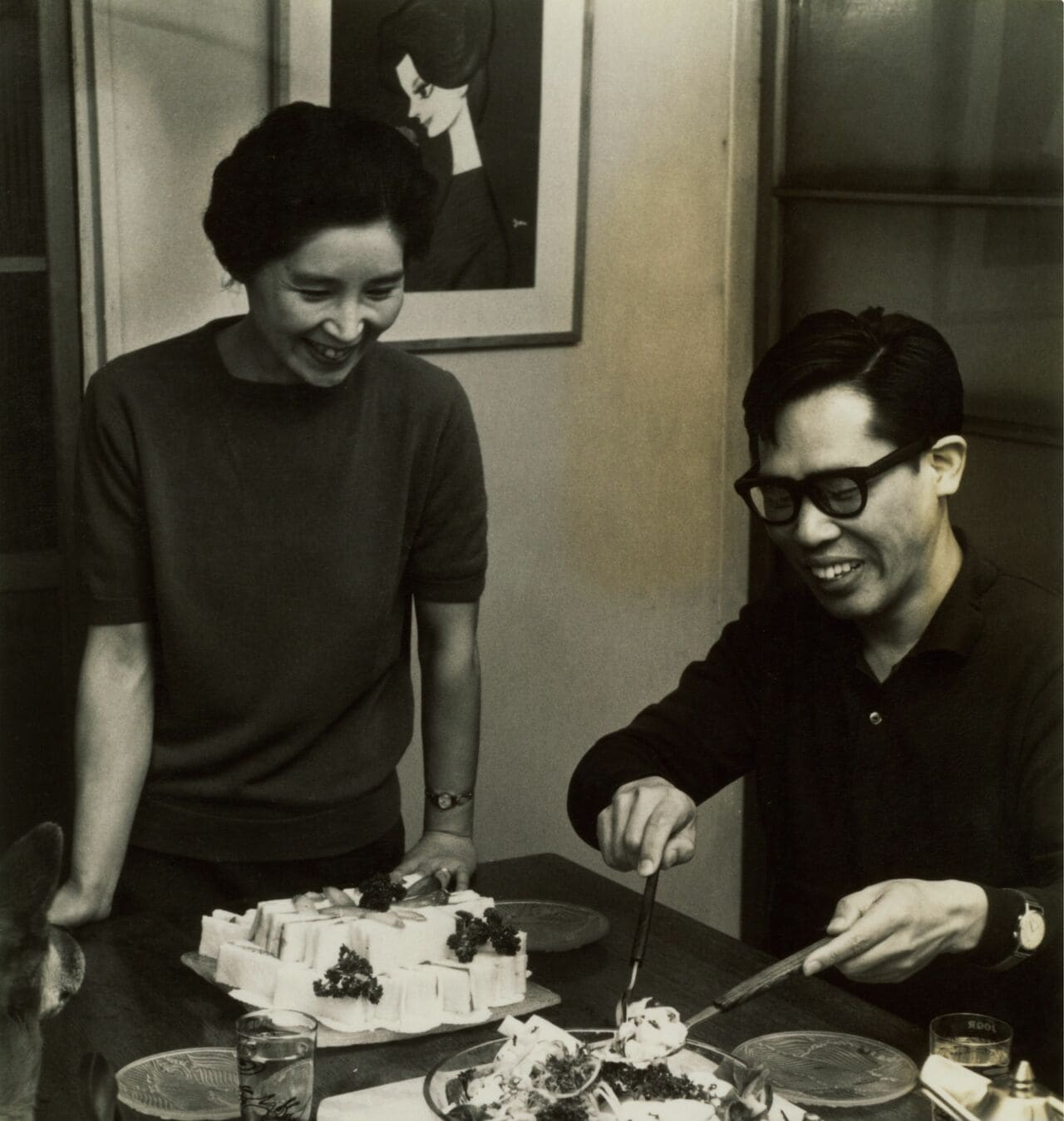 漫画家として独立した1953年、妻の暢と 写真提供=やなせスタジオ