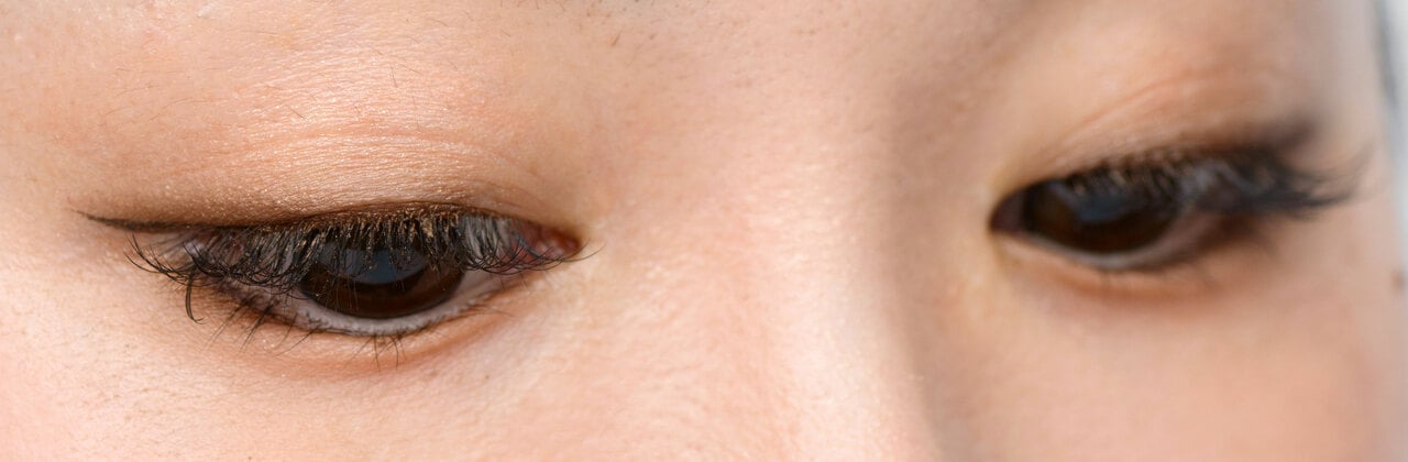 せっかくのアイシャドウとアイラインが活かされていない！