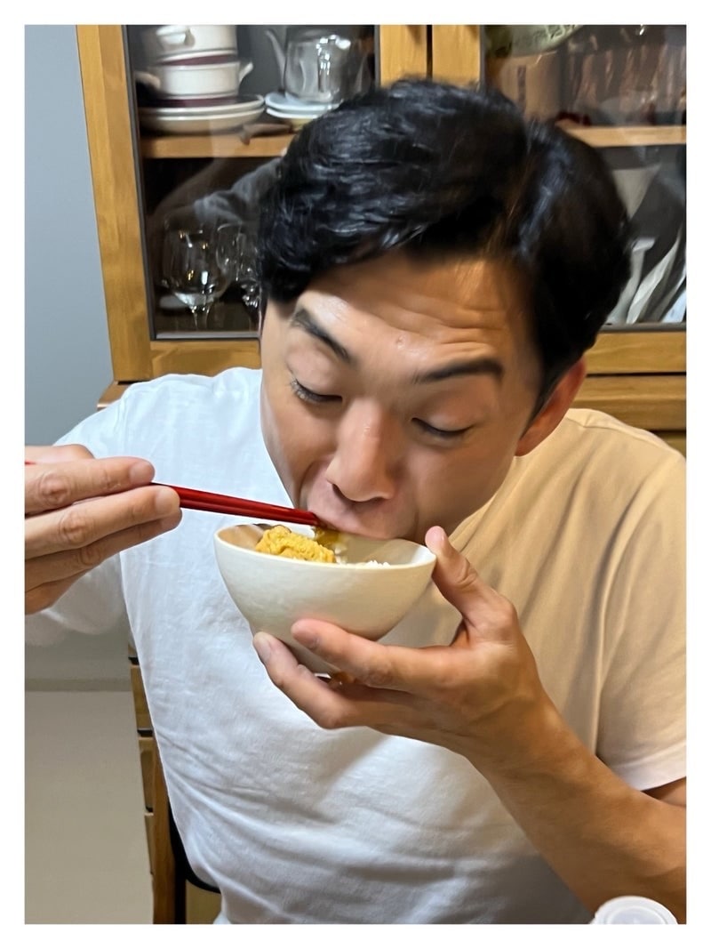 木村さんが幸せそうにかっこんでいるのは!? 写真提供:天津・木村さん