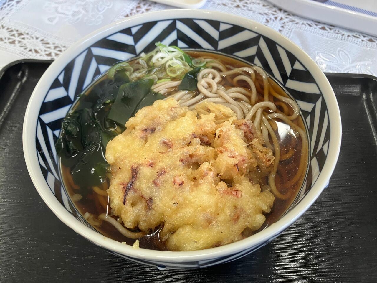 友人が頼んだ「げそ天そば」
