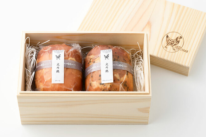 秋田比内地鶏≪火内鶏≫ブロックハム 杉箱入り プレーン、ブラックペッパー 各250g 5,940円/あきた六次会