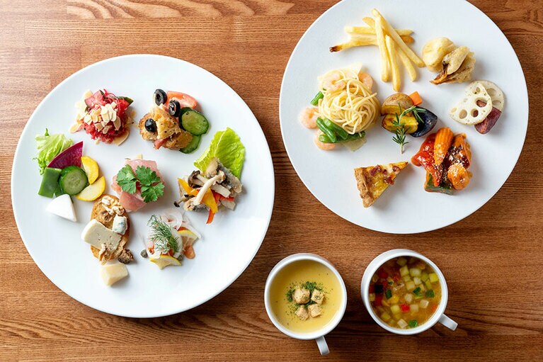 3世代のファミリ－も、みんなで楽しめる料理の数々。離乳食も用意されていた。