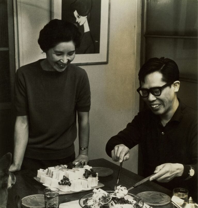 漫画家として独立した1953年、妻の暢と　写真提供＝やなせスタジオ