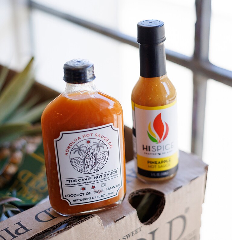パイナップルを使ったホットソース。左から、“ザ・ケイヴ” 18ドル、“ハイ・スパイス” 15ドル。