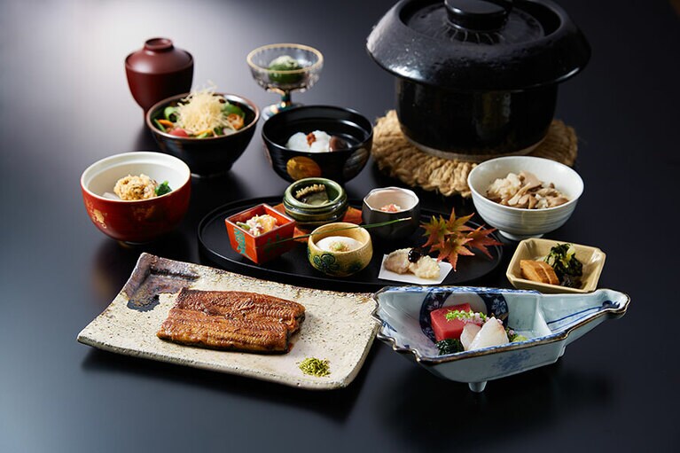 由縁別邸代田［東京／世田谷代田］夜の会席コースイメージ。食材は季節によって変わる。Photo：Nacasa & Partners