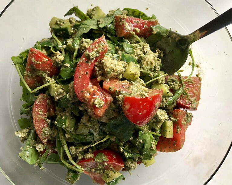 「豆腐とハーブペーストのサラダ」。