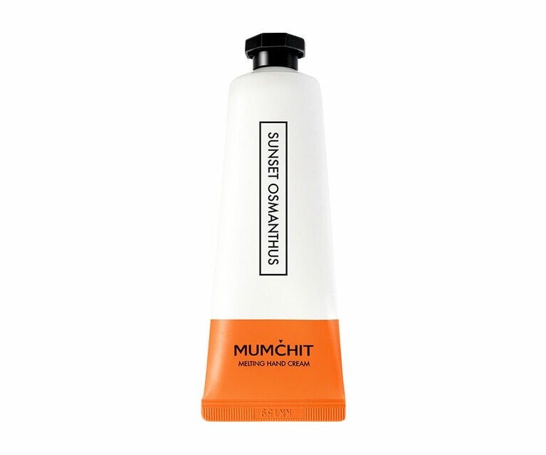 グリセリンやシア脂などの天然由来保湿成分で、しっとり手をキープ。モムチ メルティングハン ドクリーム サンセットオスマンサス 50ml 968円(9月10日数量限定発売)/フィッツコーポ レーション