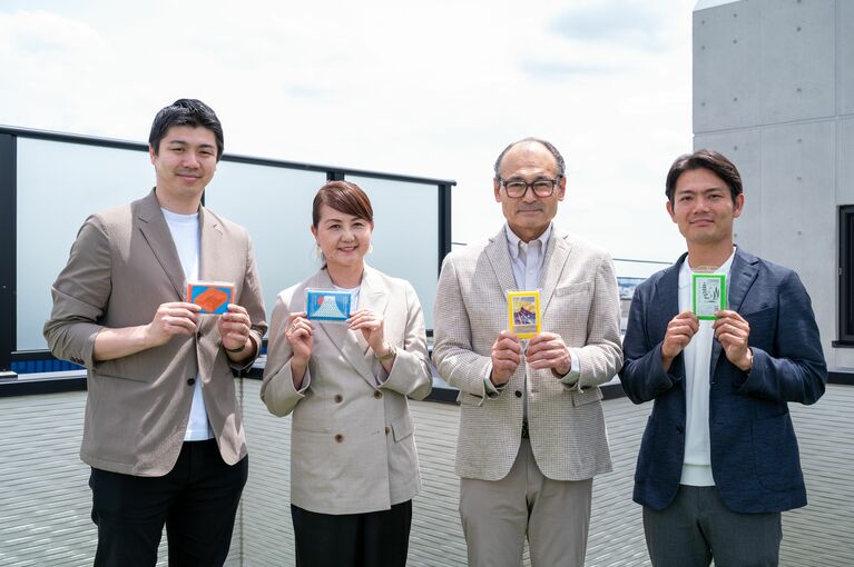 サンサンスポンジを手掛けるのは、家族4人で経営する小さな企業、ダイニチ・コーポレーションだ　©細田忠／文藝春秋