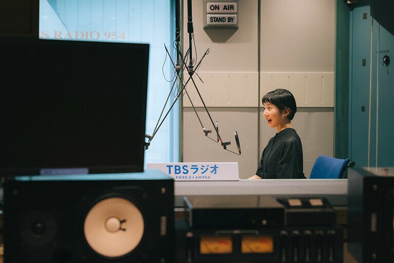 表情豊かに話す石山蓮華さん。