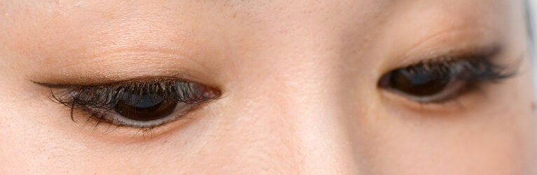 せっかくのアイシャドウとアイラインが活かされていない！