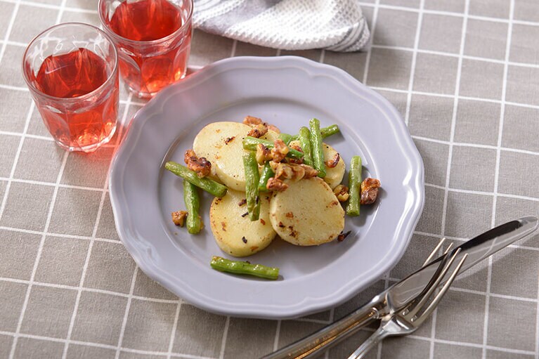 「山芋と胡桃のソテー」。