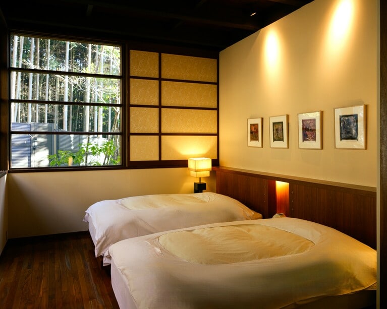 行き届いた清掃の作法にも、この名旅館の卓越したホスピタリティが宿ります。