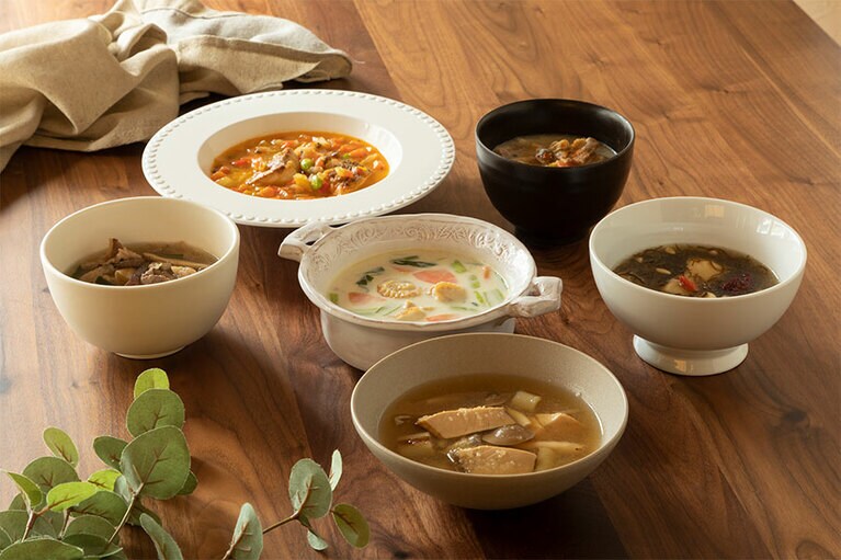 「主食スープシリーズ」全6種 950円。