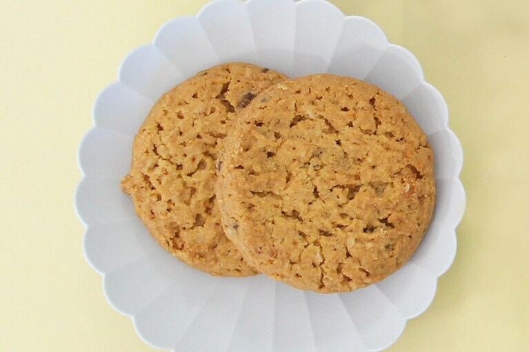 クッキーはどちらも大人な印象の味わい。缶をどう使おうか考えながら、温かい飲み物と一緒にいただきたいです。