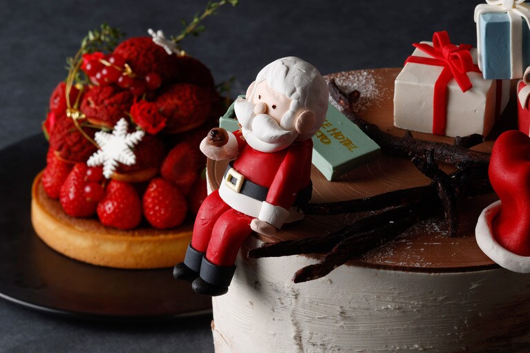 中からイチゴのタルトが登場！