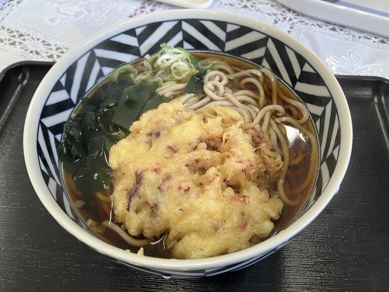友人が頼んだ「げそ天そば」